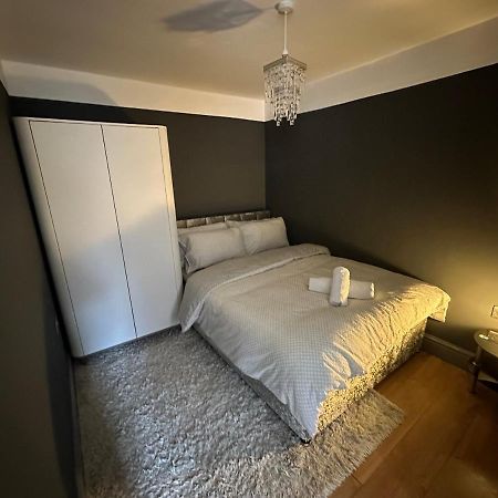Brand New Large Studio Flat! Sutton  Zewnętrze zdjęcie