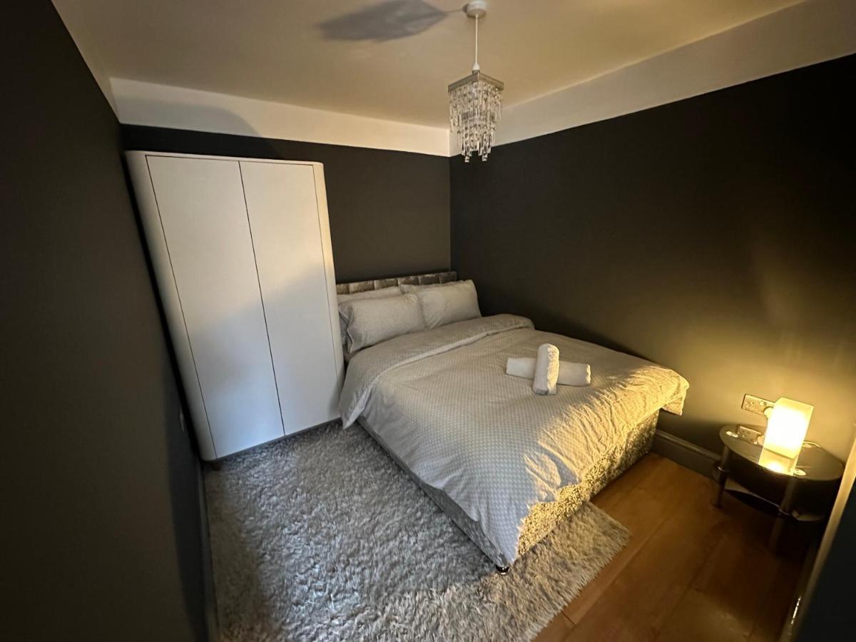 Brand New Large Studio Flat! Sutton  Zewnętrze zdjęcie