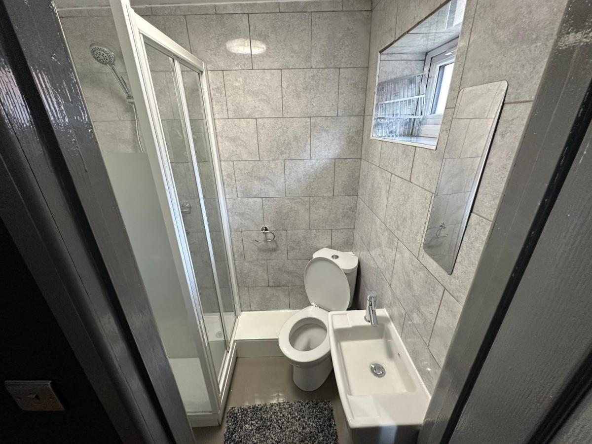 Brand New Large Studio Flat! Sutton  Zewnętrze zdjęcie