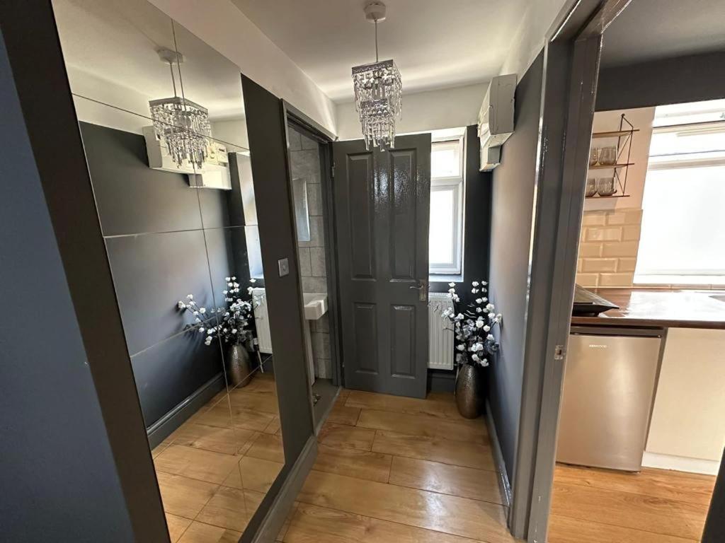 Brand New Large Studio Flat! Sutton  Zewnętrze zdjęcie